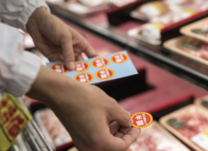 スーパーで「２０時を過ぎたらいくらでもいいから値下げして」と言われたのでキャベツを５円にしたら・・・