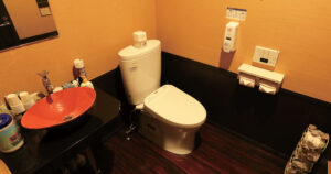 率先してトイレ掃除をしていた新人。すると「俺がやっておくよ」と交代してくれた先輩。→後日まさかの出来事が・・・