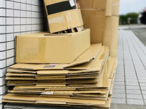 ゴミ清掃員が教える『形のバラバラな段ボールを落とすことなく一つにまとめる方法』に「早く知りたかった！」