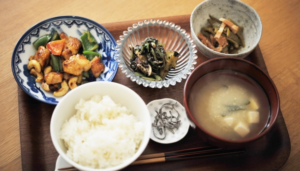 「残業で遅くなる」と妻にLINEしたら「一緒に食べたいから待ってる」と返信が。しかし・・・