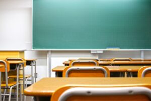 不登校の子が修学旅行に参加すると聞いて「ズルい」と文句を言う生徒。これを聞いた次女がこう言い放った・・！