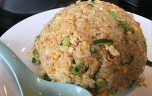 小銭を出し合って一つのチャーハンを注文した小学校低学年くらいの男の子2人。→これを見た大将は・・・