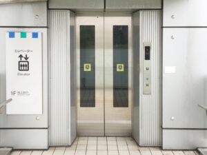 「涙が出た」エレベーターに人が押し寄せてお腹が圧迫された妊婦。→そこで助けてくれたのは・・・