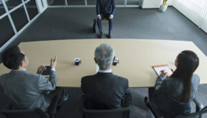 面接で面接官から「PCは何をつかっている？」と聞かれ「Windows」と答えたら・・・えっ