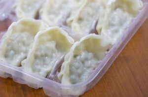 店長が飛んできた・・「餃子の具がほとんどない」という客に若者の店員が・・・アカン（笑）