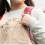 学年一背が高く、男子から「巨人」と呼ばれた女の子。下を向いて歩いていたら一人の男子が・・・
