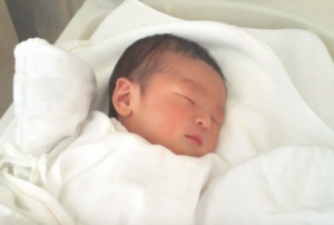 出産後「授乳の時呼ぶね」と言われたのに半日が経過しても音沙汰ないので助産師に声をかけたら思いもよらぬ事実が発覚し・・・