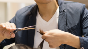 美容室で「子供は夫がお世話してる」と言うと美容師が・・・マジであり得ない一言。