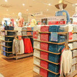 UNIQLOで見知らぬ老人から「上の商品を取って」と言われたので断ろうとしたら・・・