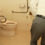 トイレ介助中、別の患者に呼ばれ駆けつけると・・・信じられない展開が待ち受けていた話