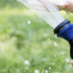 学校帰りの一年生が勝手に庭に侵入した挙句、水道の蛇口を開け・・・その後の展開に愕然