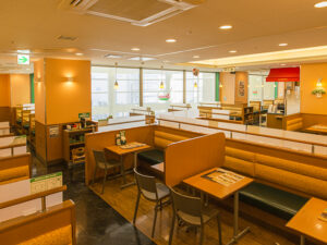 サイゼリアで注文したものが一向に来ず、店員を呼んだ金髪ヤンキー二人組が・・・