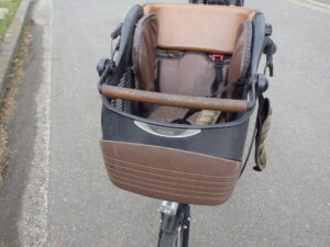 イヤイヤ期の2歳児をやっとの思いで自転車に乗せたら・・・ゾッとする展開に絶句