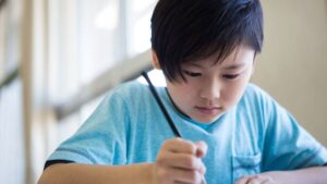 親から「小学生になるまで勉強は禁止」と言われた男の子。結果・・・