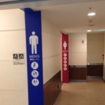 やむを得ず園児を一人でトイレに行かせたら、見知らぬ男性と一緒に出てきて・・・