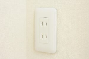 「こんなの見つけたら次第、即撤去」とあるコンセントに震え上がった・・・