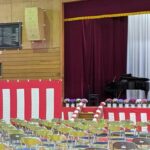 「椅子から崩れ落ちた」中学校の卒業式で流れた退場曲に・・・信じられない!!!!!