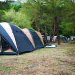 隣でソロキャンプをしていた男性が朝になって・・・体験談が怖すぎる。。