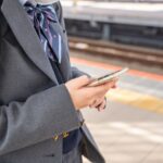 あなたは大丈夫?電車内でのマナーの注意喚起するポスターが突き刺さる!