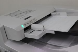 コピー機の上にねこちゃんがいたので興味半分で印刷ボタンを押してみたら・・