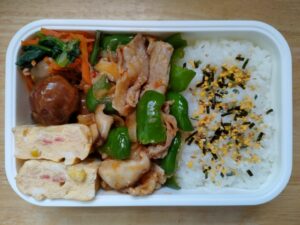 大学生の息子に自分で弁当を詰めるように言った結果→ある意味正解！