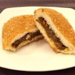 このカレーパン怖いよー、なぜかって原材料に◯◯が入っているんだもん!