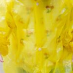 妻が買ってきた子供用の雨具、これ・・恥ずかしいんですけど(笑)