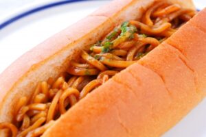 とあるスーパーの焼きそばパン、こ、これは常軌を逸してる！！