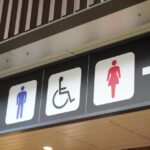 このトイレの案内板はアカン！・・こんな悲しいことってあるぅ？？